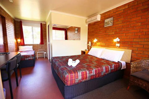 Downs Motel - Tourism Gold Coast 0