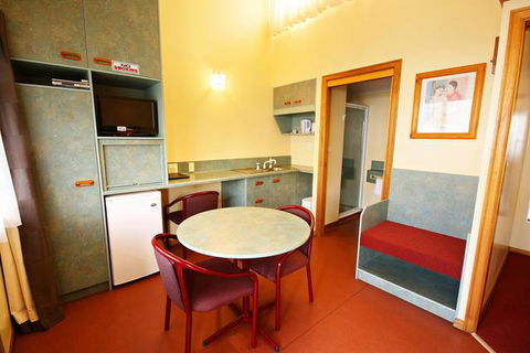 Downs Motel - Tourism Gold Coast 7