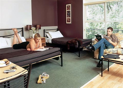 Easystay @ Carlisle St - Tourism Gold Coast 0