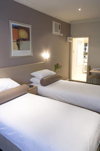 Easystay Studio Apartments - Tourism Gold Coast 1
