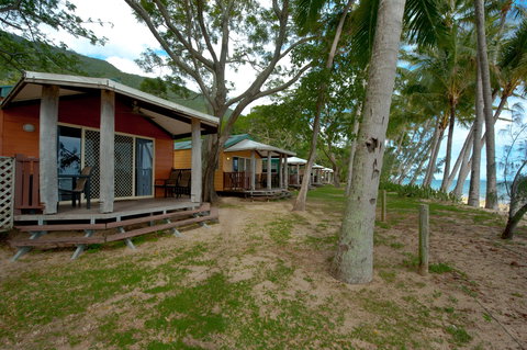 Ellis Beach Oceanfront Bungalows & Caravan Pk - Gold Coast 2