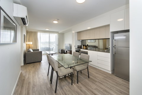Empire Apartment Hotel - Tourism Gold Coast 3