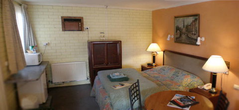Estelle Kramer Motor Inn - Tourism Gold Coast 0