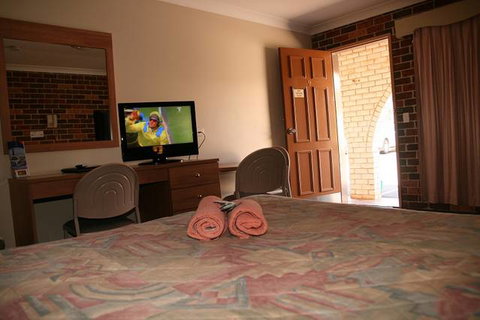 Forest Lodge Motor Inn & Restaurant - Tourism Gold Coast 1