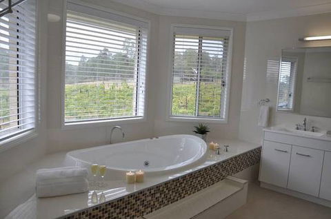 Ghost Riders Vineyard Lodge - Tourism Gold Coast 0