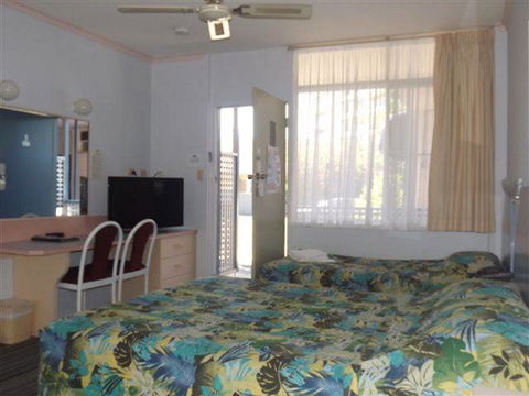 Golden Sands Motor Inn - Tourism Gold Coast 0