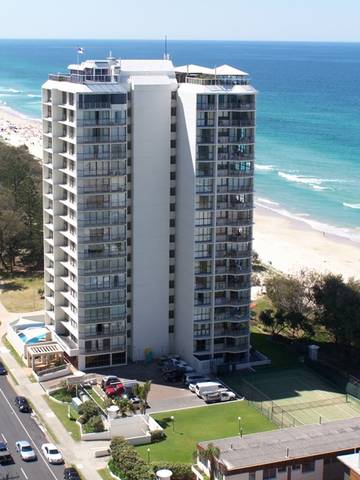 Golden Sands On Main Beach - Tourism Gold Coast 1