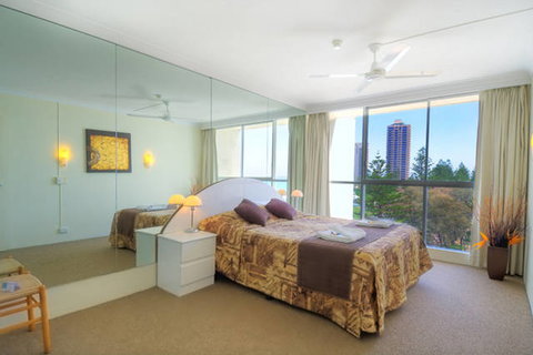 Golden Sands On Main Beach - Tourism Gold Coast 3