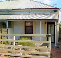 Harriett's Cottage Accommodation Clyde's Cottage - Tourism Gold Coast