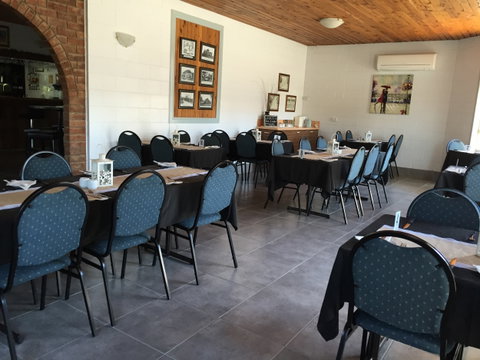 Kings Motor Inn & Steakhouse - Tourism Gold Coast 2
