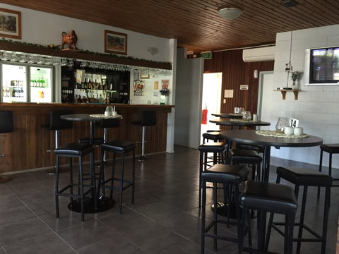 Kings Motor Inn & Steakhouse - Tourism Gold Coast 3