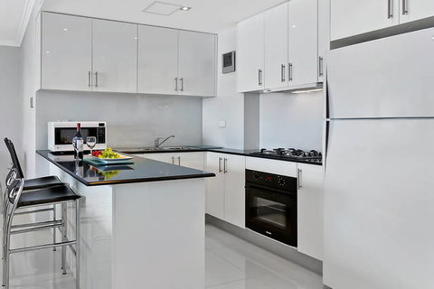 Lakeside Waterfront Apartment 18 - Tourism Gold Coast 1