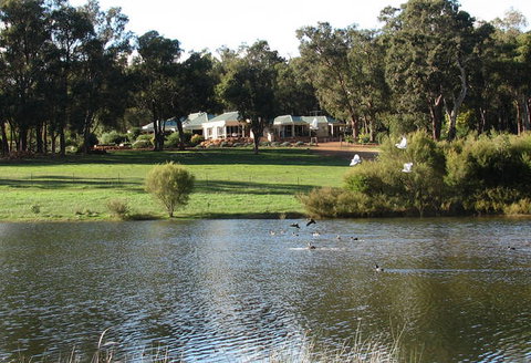 Lakeview Lodge - Tourism Gold Coast 1