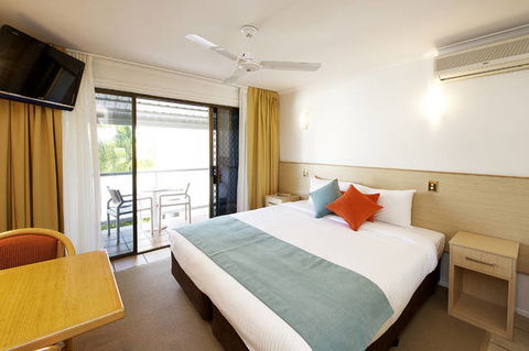 Lord Byron Resort - Tourism Gold Coast 0