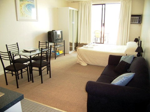 Manly Beach Holiday & Executive Apartments - Tourism Gold Coast 2
