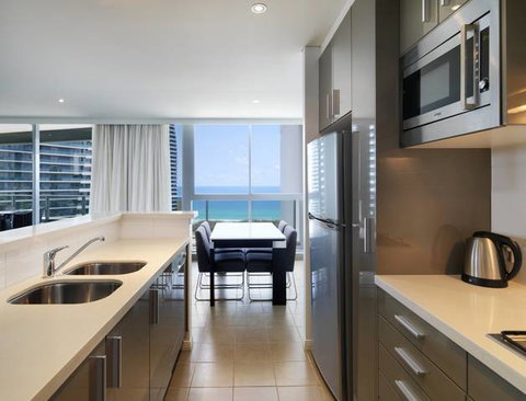 Meriton Serviced Apartments - Broadbeach - Tourism Gold Coast 1