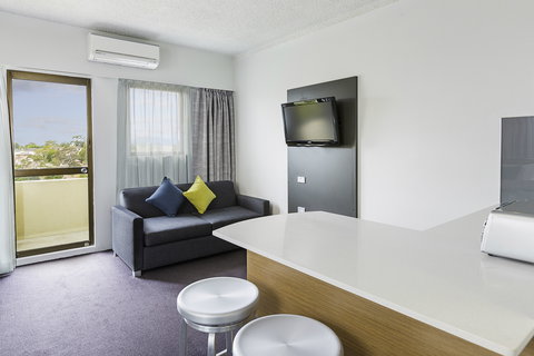 Metro Hotel Miranda - Tourism Gold Coast 3
