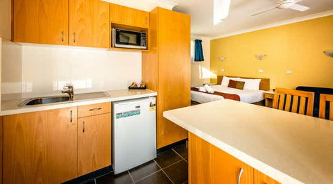 Park Beach Resort Motel - Tourism Gold Coast 1