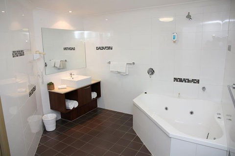 Rocky Resort Motor Inn - Tourism Gold Coast 5