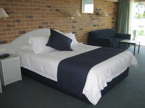 Moby Dick Waterfront Motel - Tourism Gold Coast 2