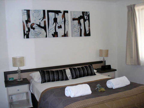 Oakey Motor Inn - Tourism Gold Coast 3