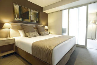 Oaks Embassy Hotel - Tourism Gold Coast 1