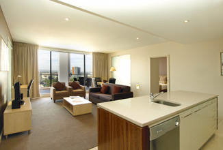 Oaks Embassy Hotel - Tourism Gold Coast 3