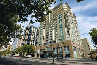 Oaks Embassy Hotel - Tourism Gold Coast 4