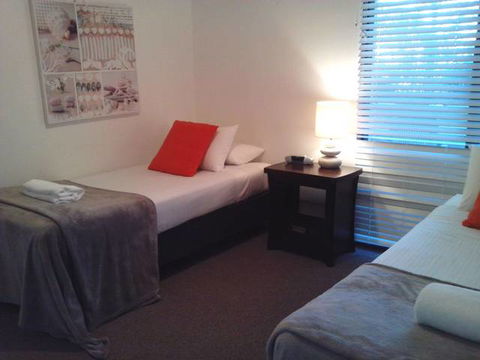 Outrigger Bay Apartments - Tourism Gold Coast 3