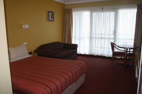 Port Aloha Motel - Tourism Gold Coast 1