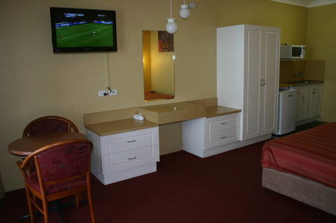 Port Aloha Motel - Tourism Gold Coast 4