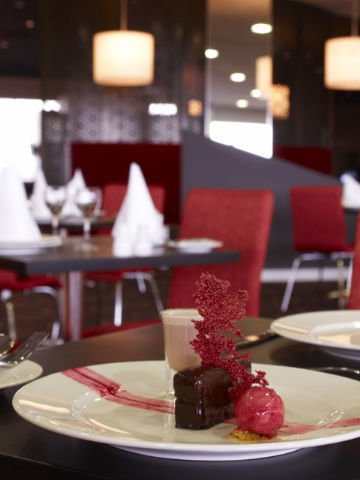 Quality Hotel Tabcorp Park - Tourism Gold Coast 1