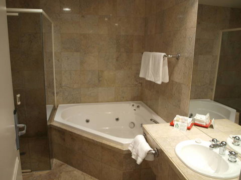 Quality Resort All Seasons - Tourism Gold Coast 4