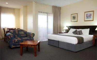 Quality Suites Boulevard On Beaumont Hotel - Tourism Gold Coast 1