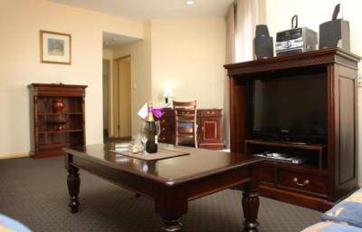 Quality Suites Boulevard On Beaumont Hotel - Tourism Gold Coast 3