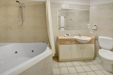 Raffles Mooloolaba - Tourism Gold Coast 2