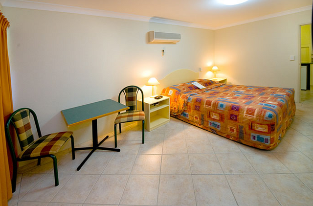 Rocky Gardens Motor Inn - Tourism Gold Coast 4