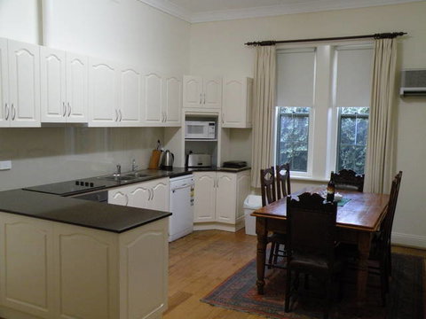 Smith Street Villa (Naracoorte Cottages) - Tourism Gold Coast 1