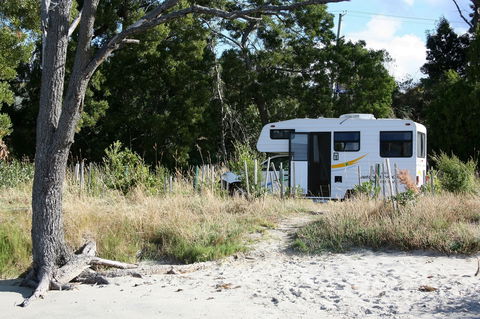 Snug Beach Cabin & Caravan Park - Tourism Gold Coast 0