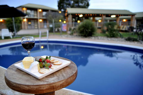 Statesman Motor Inn - Tourism Gold Coast 0
