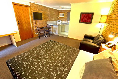 Statesman Motor Inn - Tourism Gold Coast 1