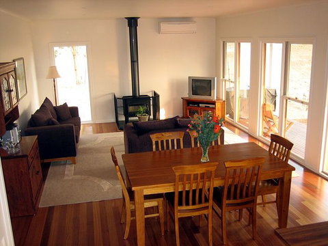 Strath Valley View B And B - Tourism Gold Coast 0