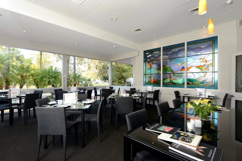 Sullivans Hotel - Tourism Gold Coast 0
