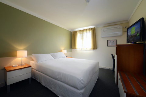 Sullivans Hotel - Tourism Gold Coast 5