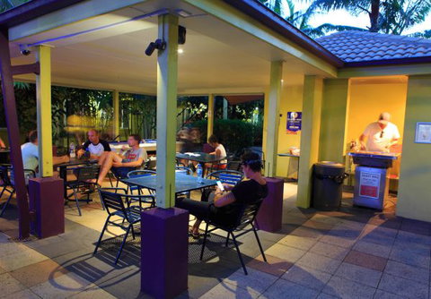 Cairns Central YHA - Tourism Gold Coast 11
