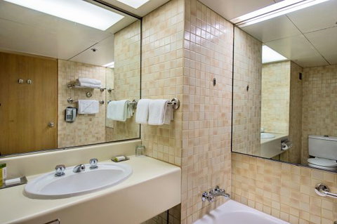 DoubleTree By Hilton Esplanade Darwin - Tourism Gold Coast 12