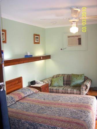 The Coachman Motor Inn - Tourism Gold Coast 1