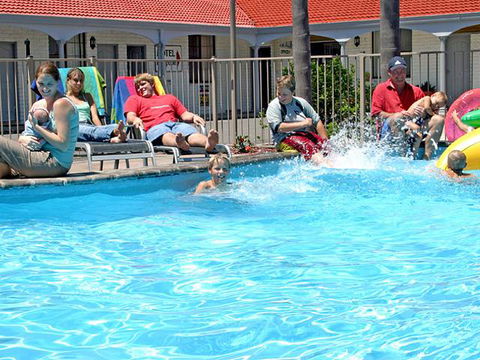Tuncurry Beach Motel - Tourism Gold Coast 1