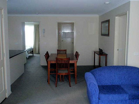 Victoria Lodge Motor Inn & Serviced Apartments - Tourism Gold Coast 1