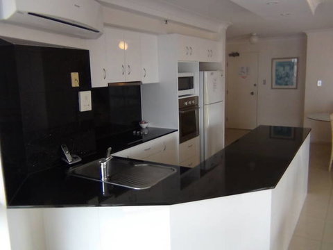 Victoria Square Apartments - Tourism Gold Coast 7